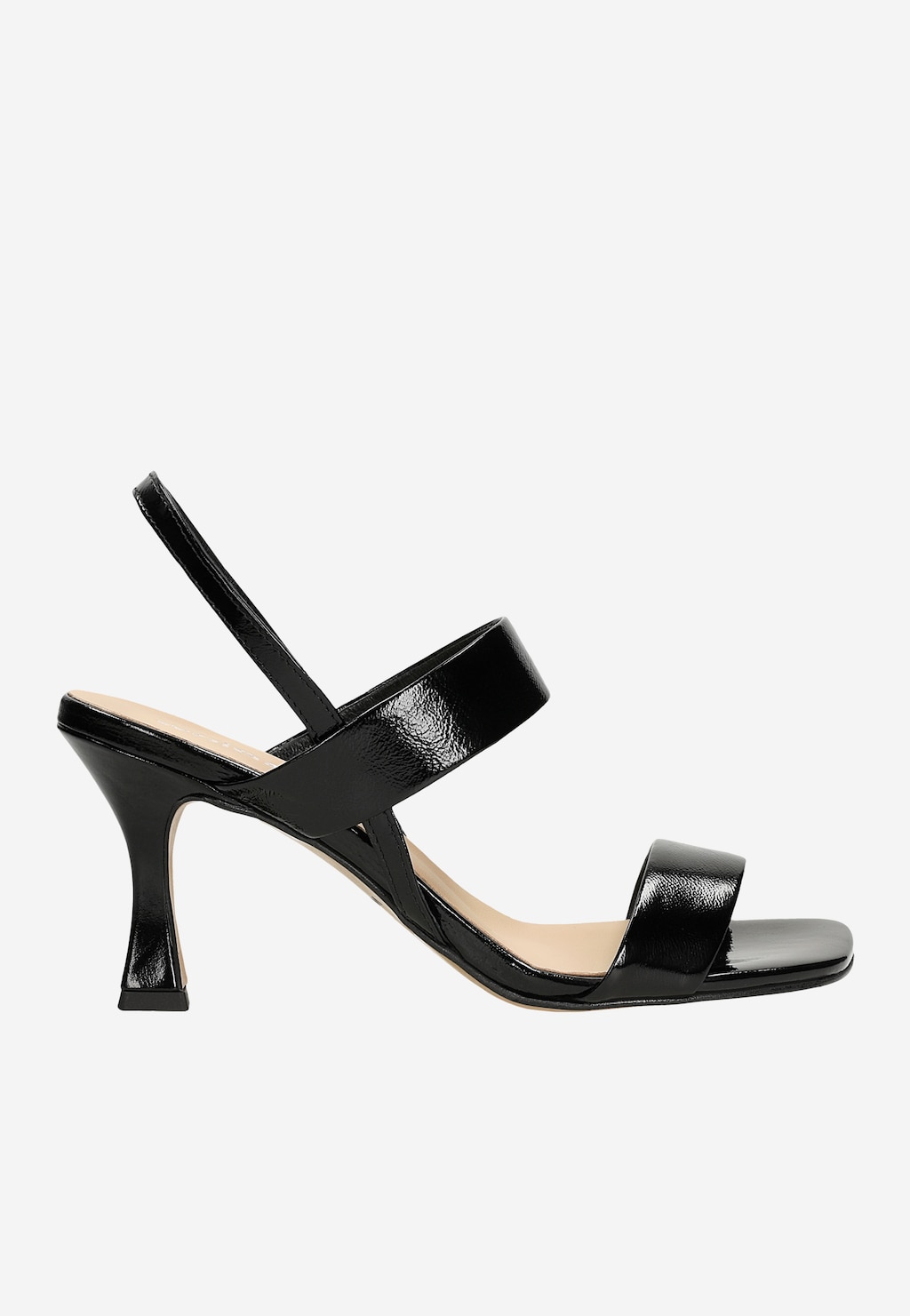 Czarne lakierowane sandały damskie Wojas model 76138-31 z oryginalnym, smukłym obcasem i dwoma paskami - górnym na podbiciu oraz elastycznym z tyłu.