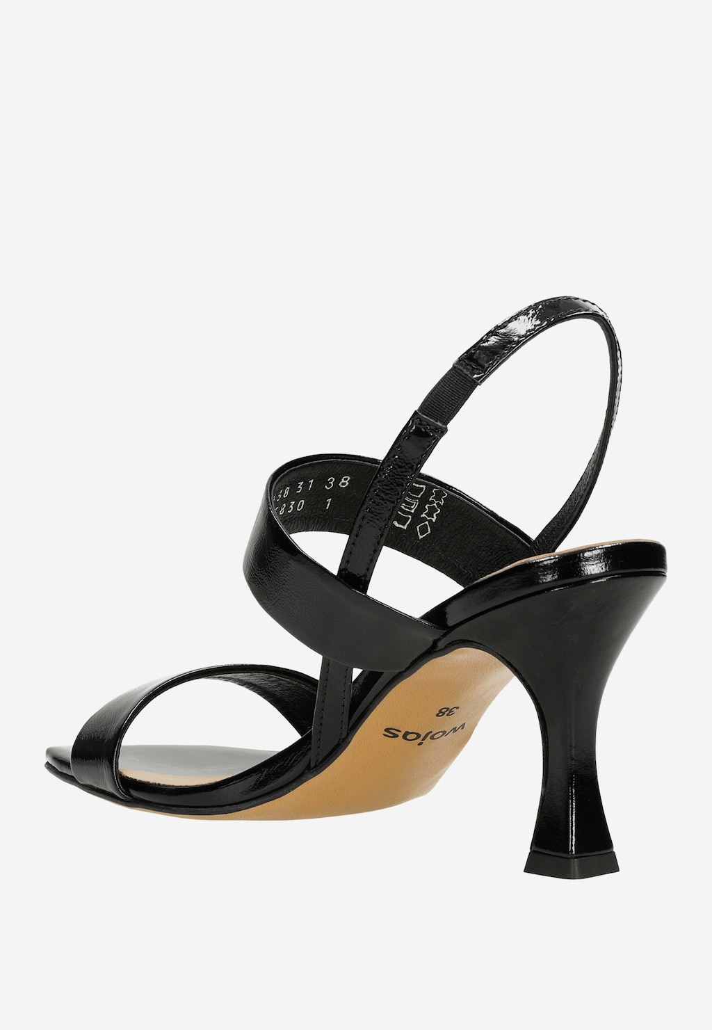 Czarne lakierowane sandały damskie Wojas model 76138-31 na oryginalnym, stylizowanym obcasie, z eleganckimi paskami i odkrytymi palcami, widok z boku.