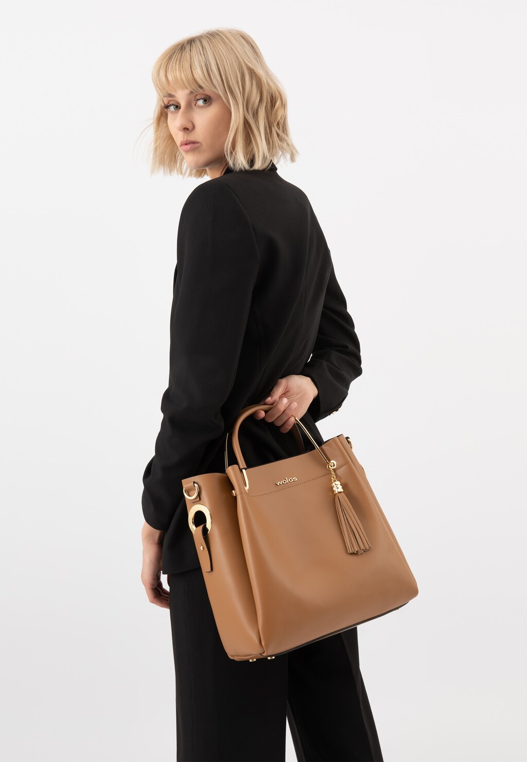 Jasnobrązowa torebka kuferek z ozdobnym frędzelkiem  80336-53 Widok 9