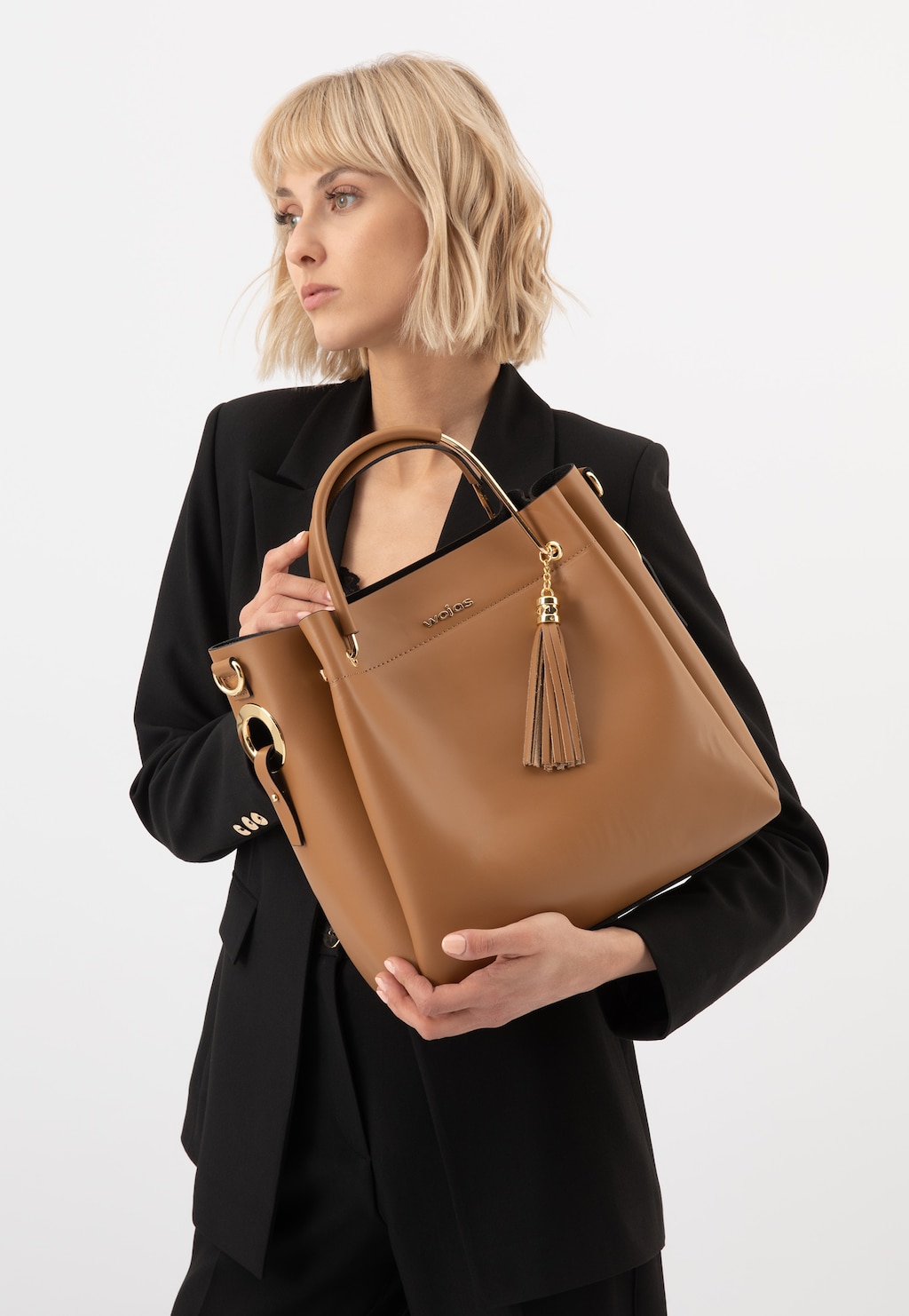 Jasnobrązowa torebka kuferek z ozdobnym frędzelkiem  80336-53 Widok 1