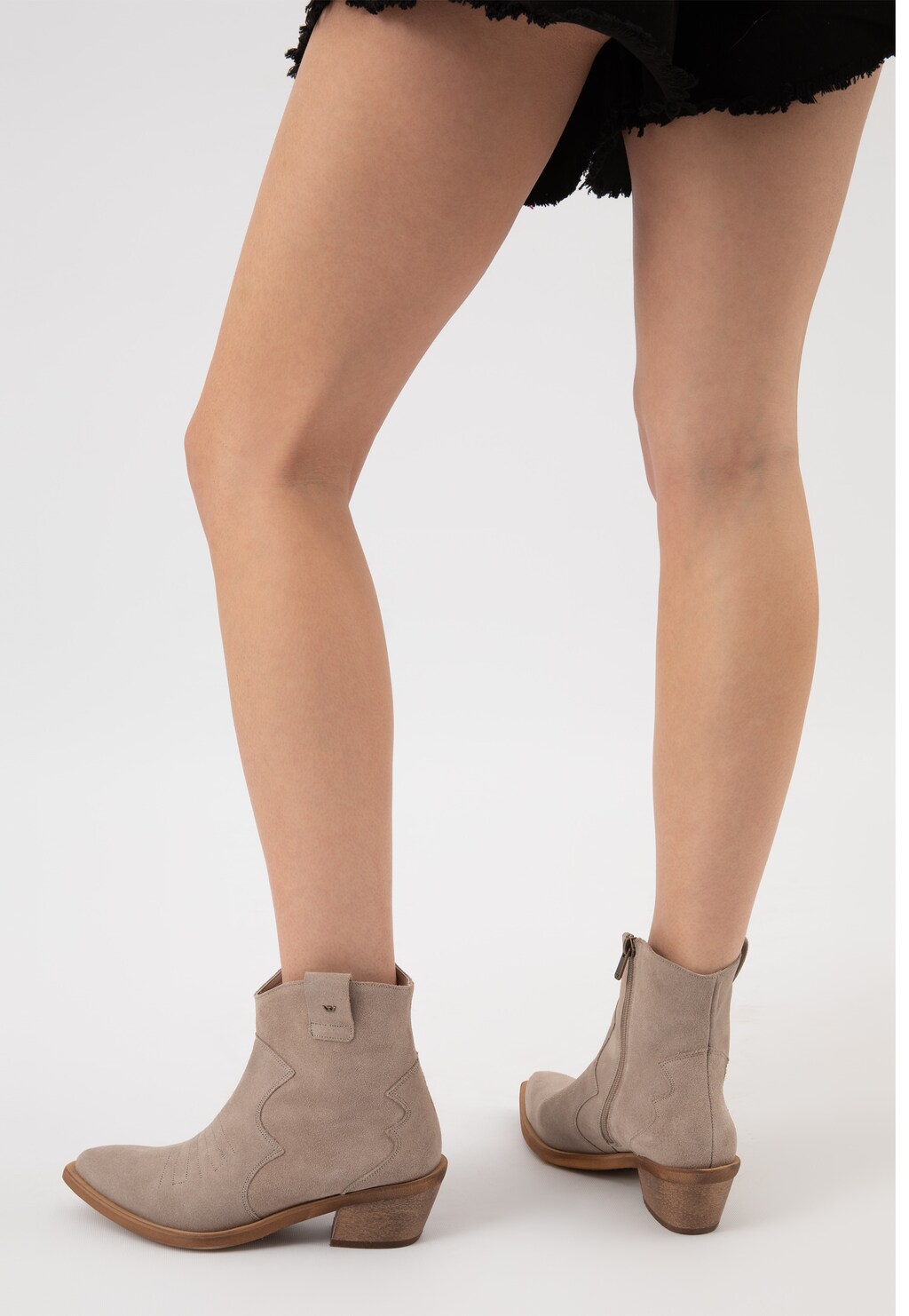 Béžové dámske členkové topánky z velúrovej kože 55195-64 Widok 8