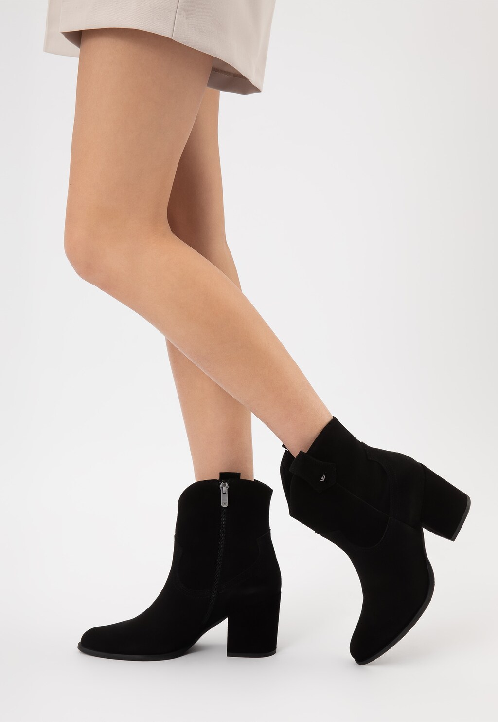 Czarne kowbojki damskie z dwoiny welurowej na obcasie 55201-61 Widok 7