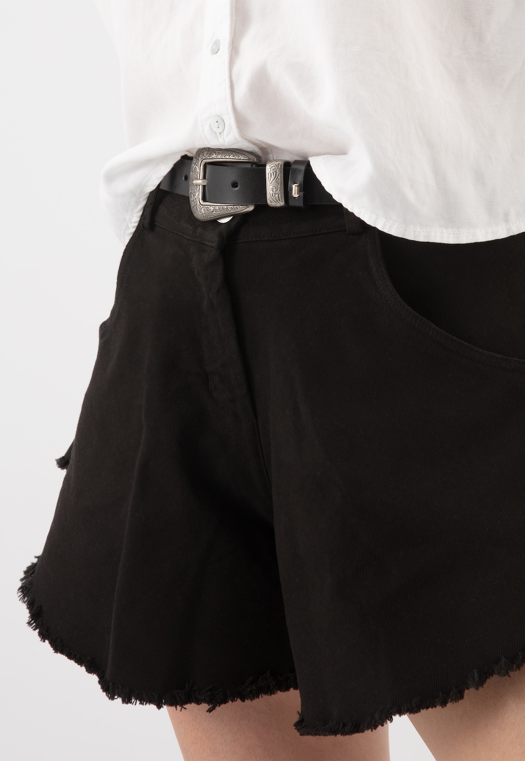 Černý kožený pásek dámský s ozdobnou přezkou 93012-51 Widok 1