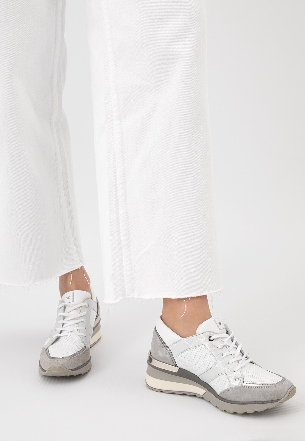 Strieborné kožené dámske športové tenisky na každý deň 46029-59 Widok 7