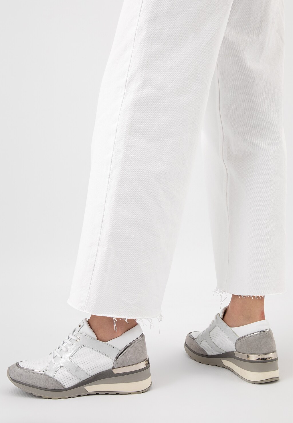 Strieborné kožené dámske športové tenisky na každý deň 46029-59 Widok 8