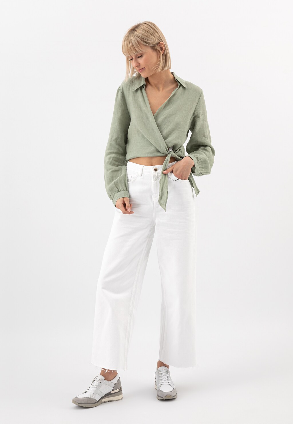 Strieborné kožené dámske športové tenisky na každý deň 46029-59 Widok 1