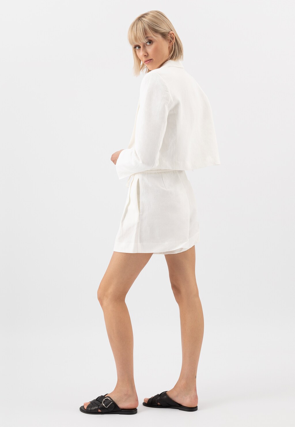 Czarne klapki damskie z ozdobną klamerką 74022-51 Widok 1