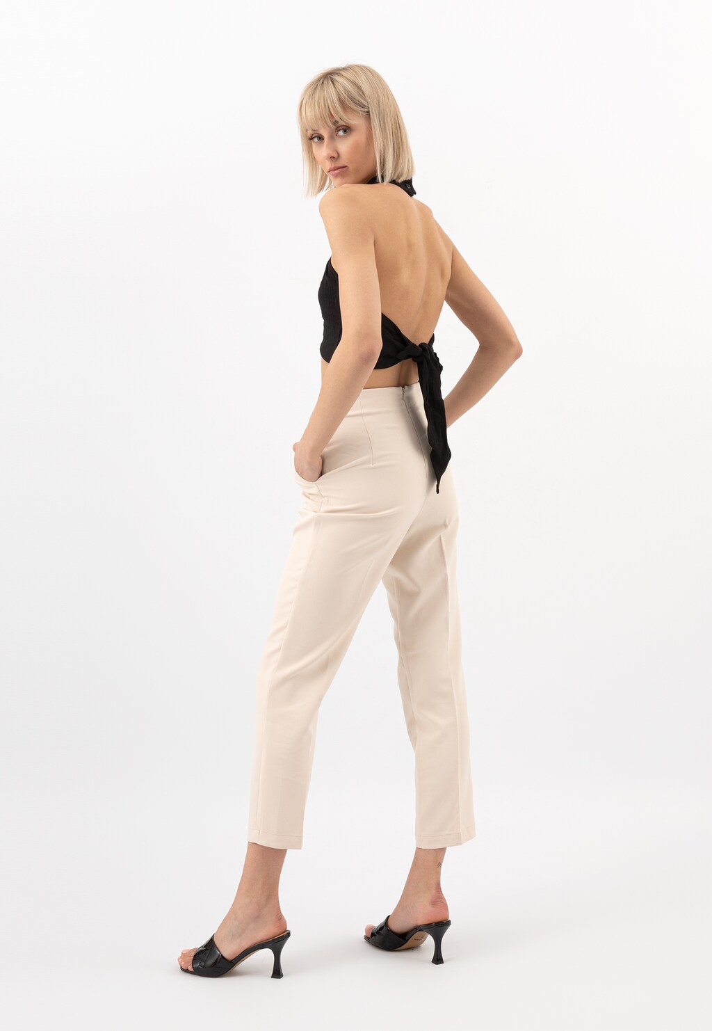 Žabky dámské z černé lakované kůže na podpatku 74116-31 Widok 9