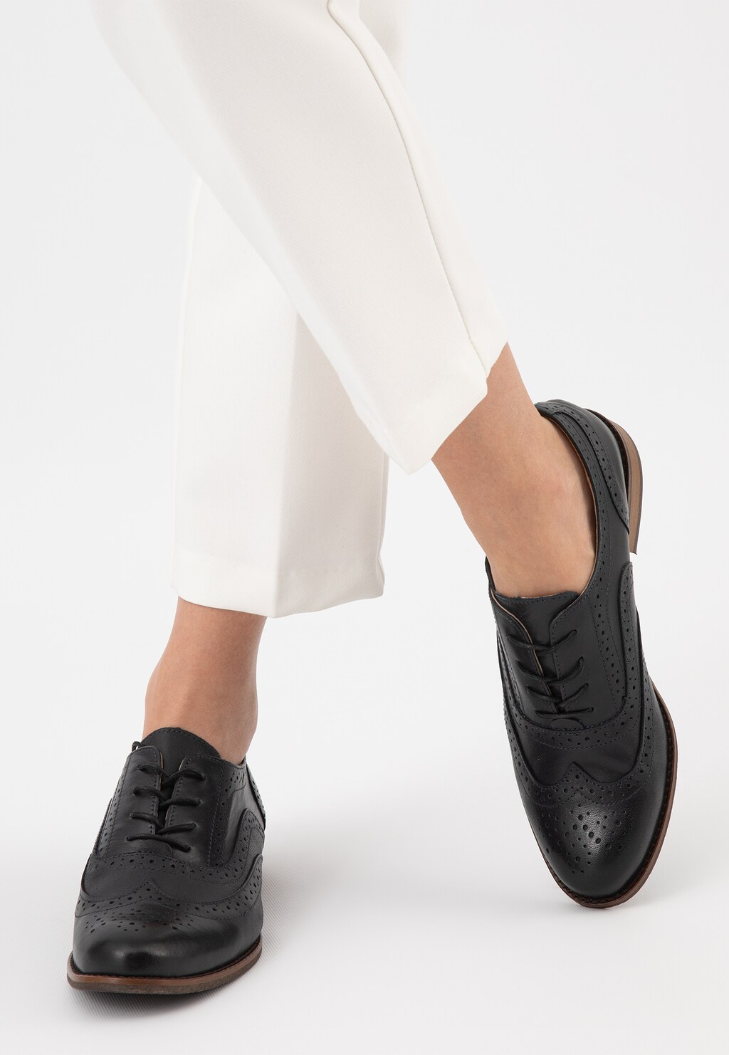 Granatowe sznurowane półbuty damskie brogowane 9474-56 Widok 9