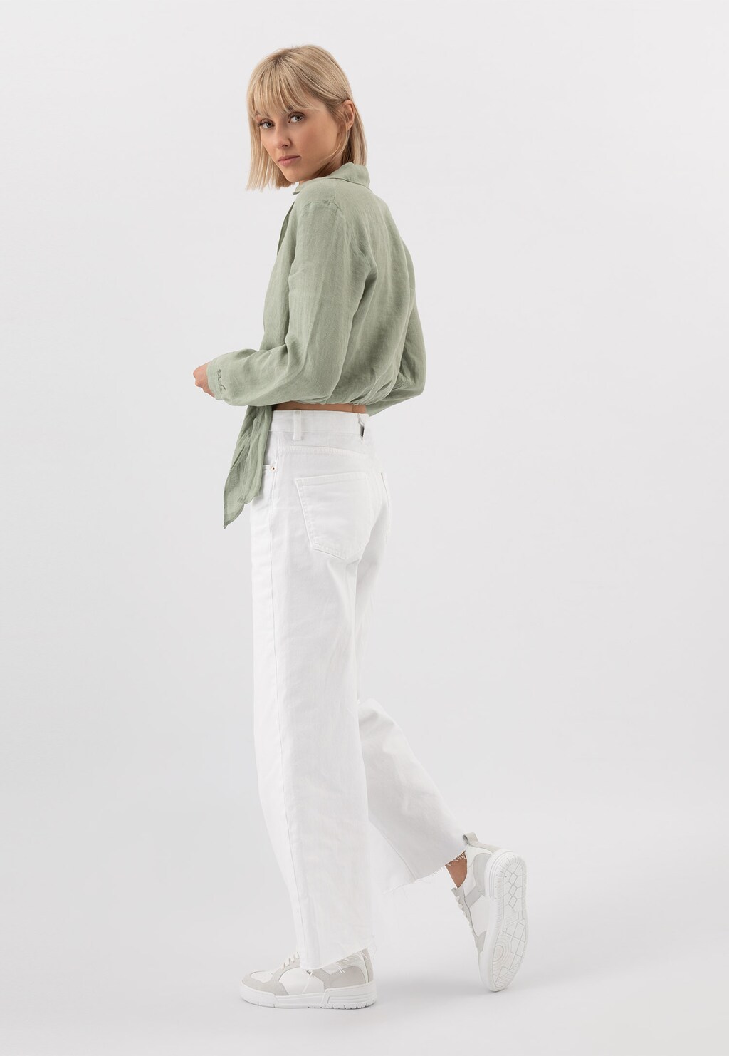 Białe trampki z szarymi elementami 46231-79 Widok 7