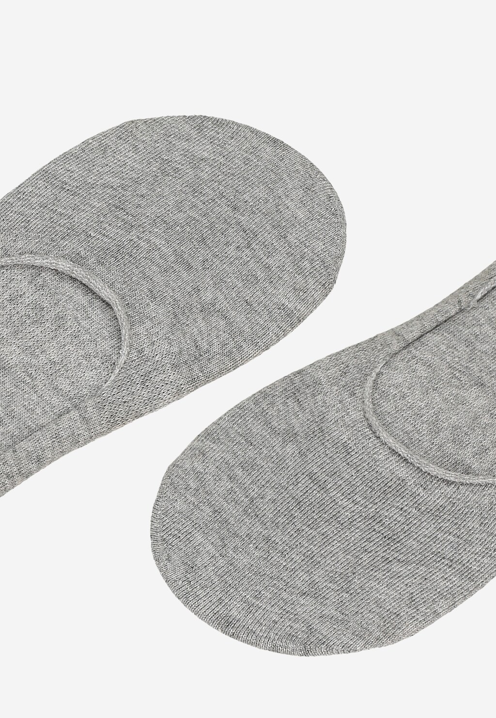 Szare stopki bawełniane Wojas model 9986-80 z silikonowymi wstawkami zapobiegającymi zsuwaniu się, widoczne z góry, przedstawione parami.
