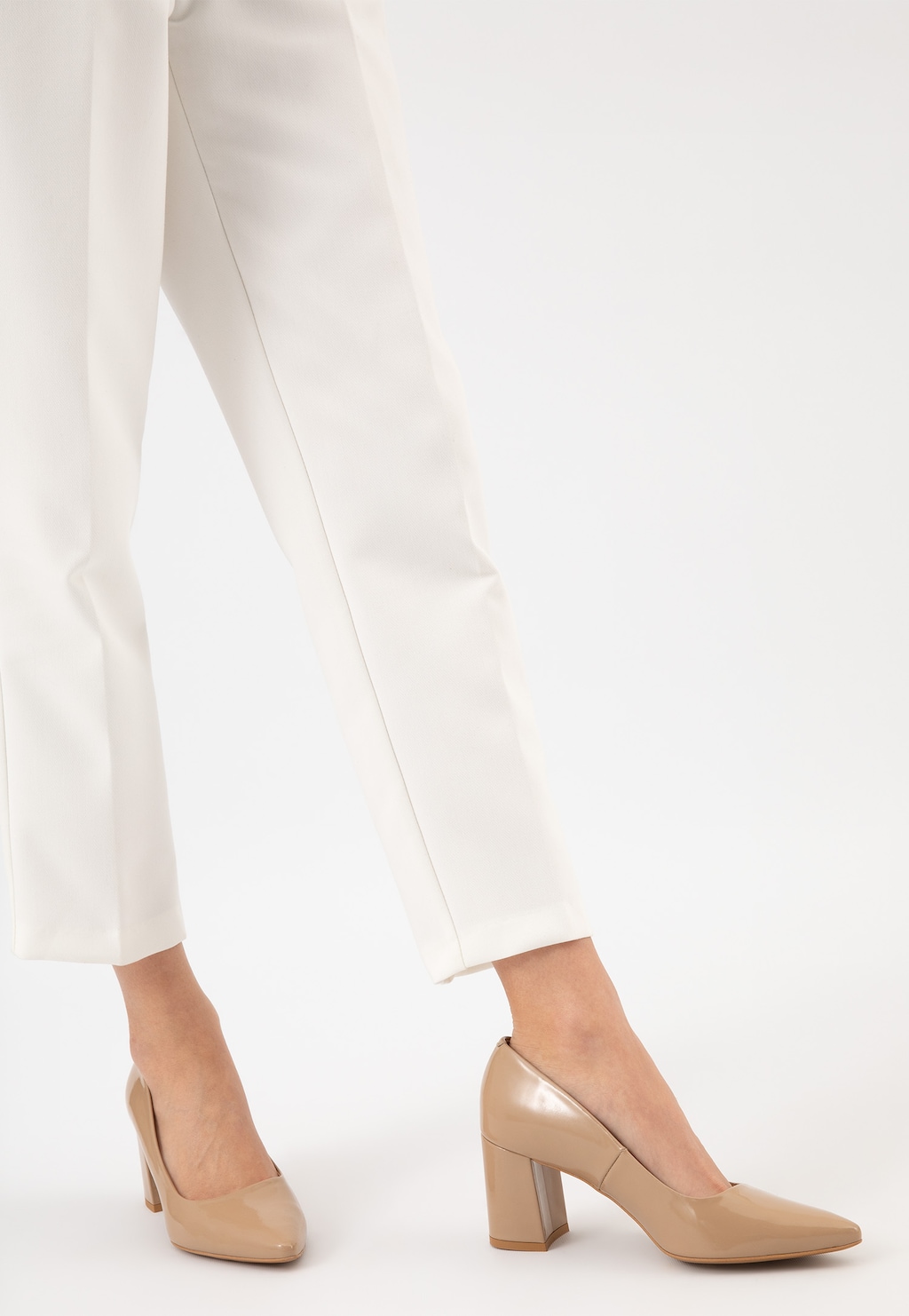 Objavte svet elegancie s béžovými lodičkami dámskymi 35027-34 Widok 8