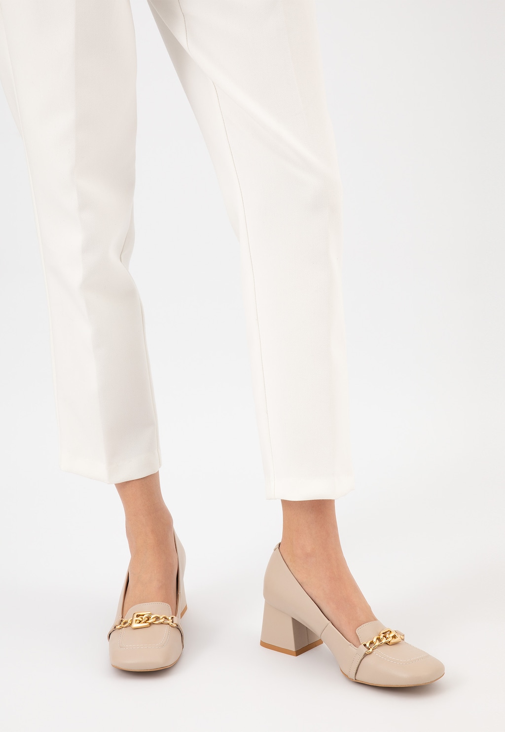 Béžové dámske poltopánky na nižšom podpätku 46237-54 Widok 8