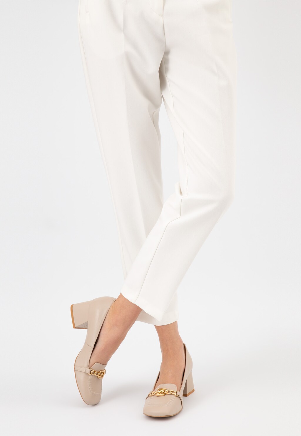 Béžové dámske poltopánky na nižšom podpätku 46237-54 Widok 9