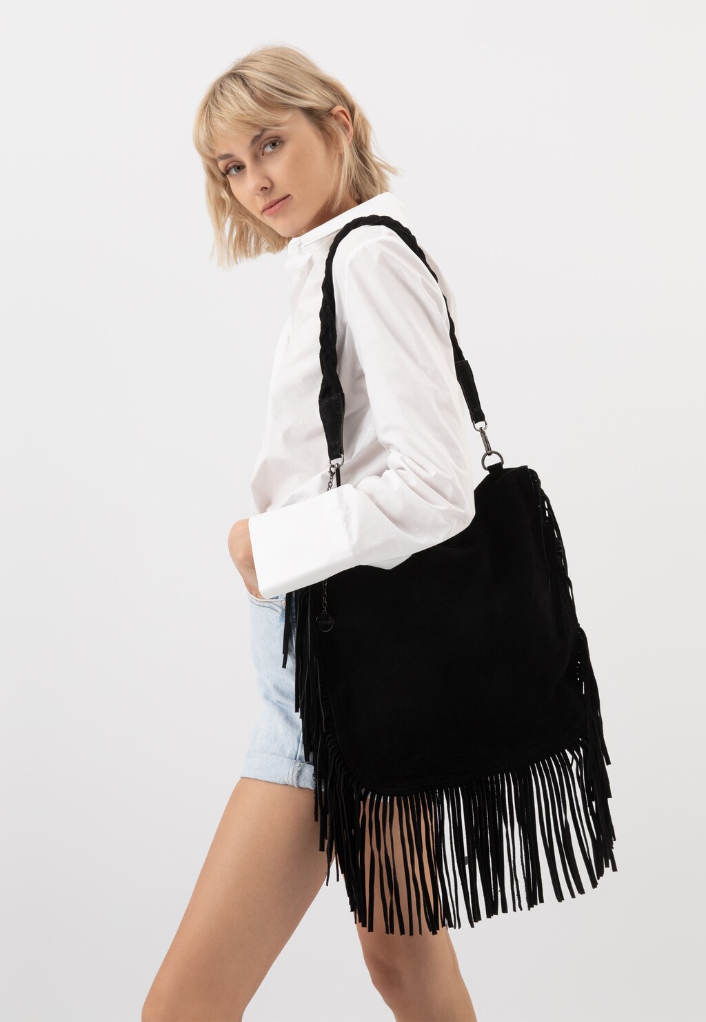 Czarna shopperka z ozdobnymi frędzlami 80256-61 Widok 1
