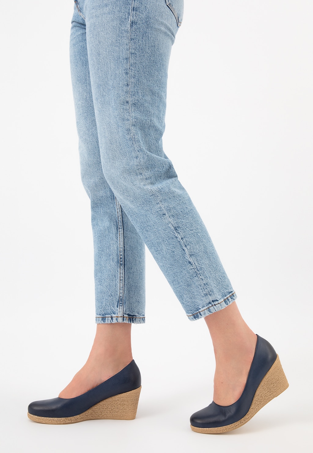 Tmavomodré lodičky na kline potešia očko každej dámy 35077-56 Widok 8