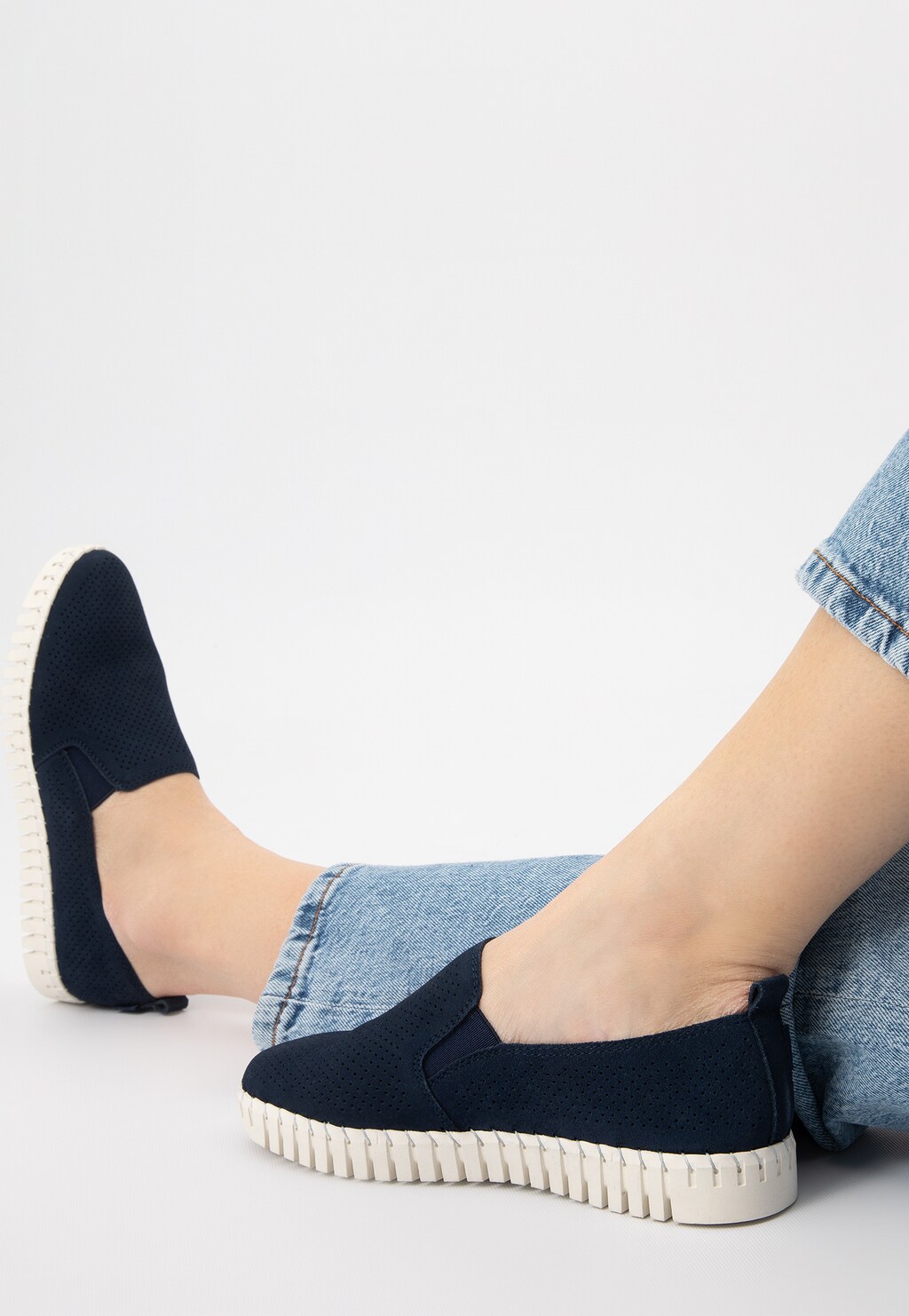 Granatowe ażurowane loafersy damskie 46122-66 Widok 8