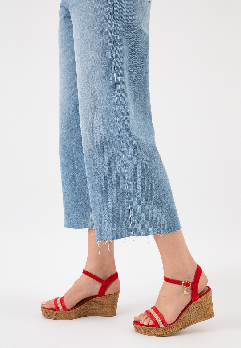 Czerwono-beżowe sandały damskie na koturnie 76022-85 Widok 7