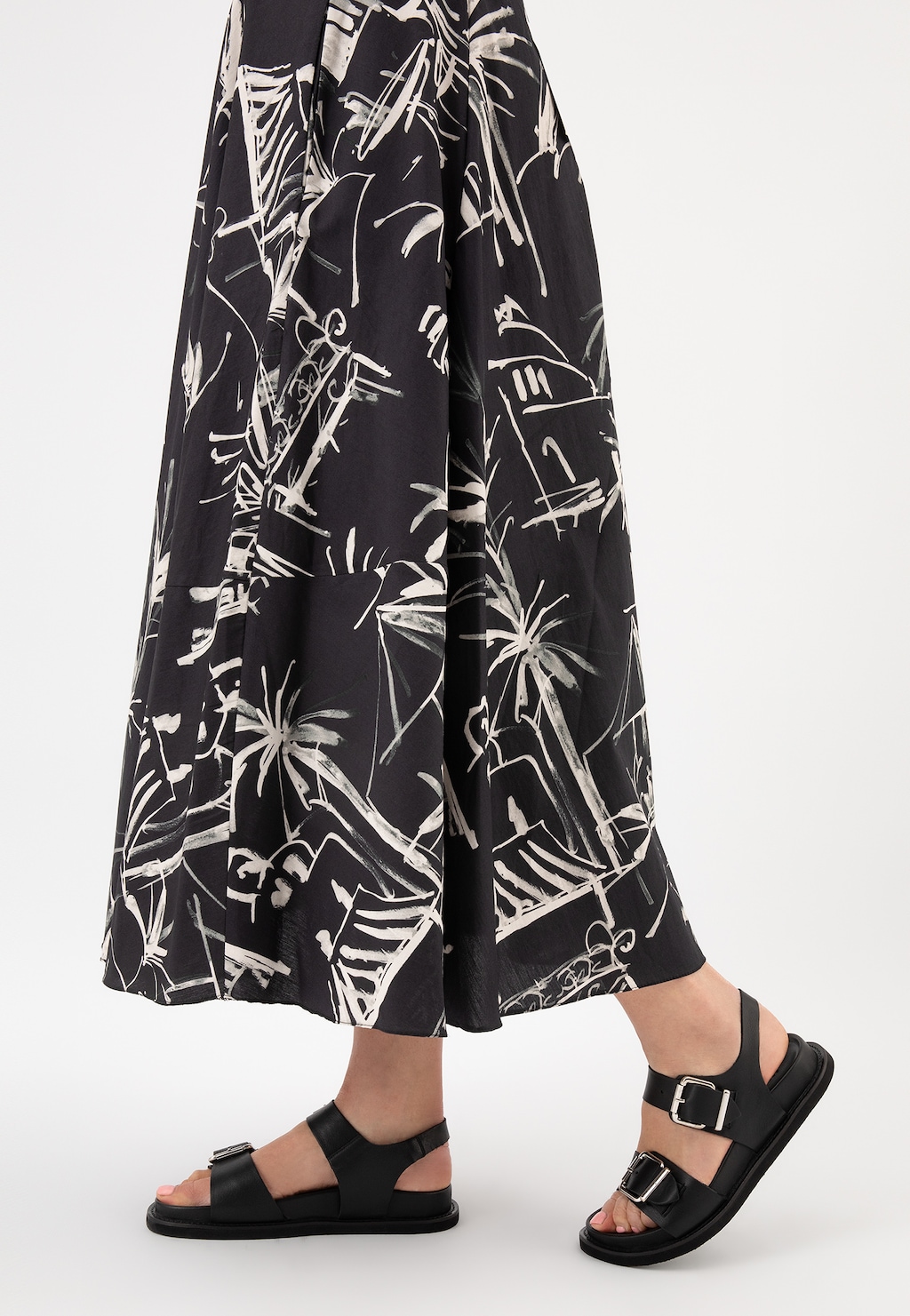 Kožené čierne letné sandále sú stelesnením univerzálnosti 76110-51 Widok 8