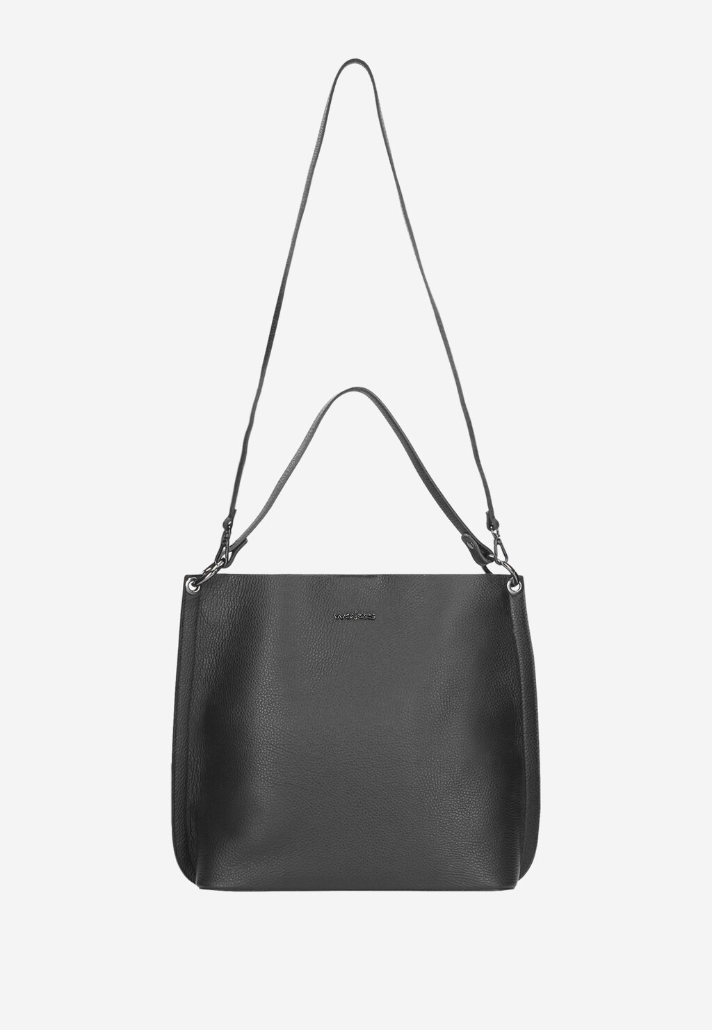 Elegancka czarna skórzana torebka damska Wojas model 9820-51 z długim, regulowanym paskiem na ramię, prezentowana frontalnie, ukazująca minimalistyczny design i gładką fakturę.