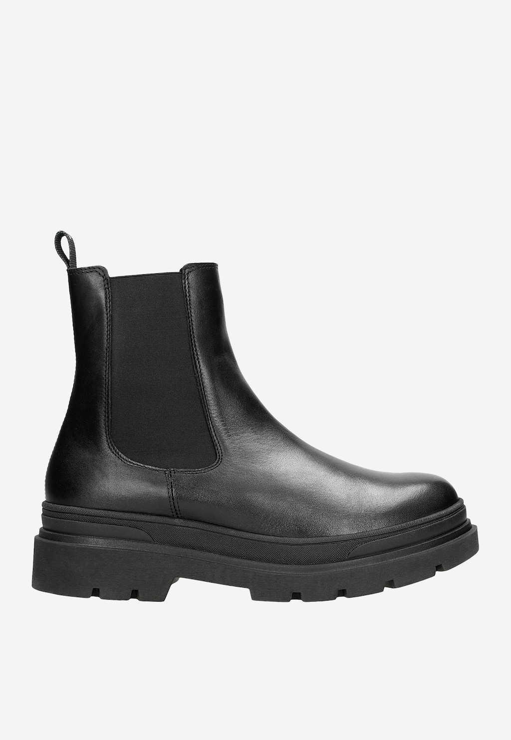 Czarne sztyblety męskie Wojas model 20013-51 z gładkiej skóry, z elastycznymi wstawkami po bokach, na masywnej, profilowanej podeszwie, widok z boku.