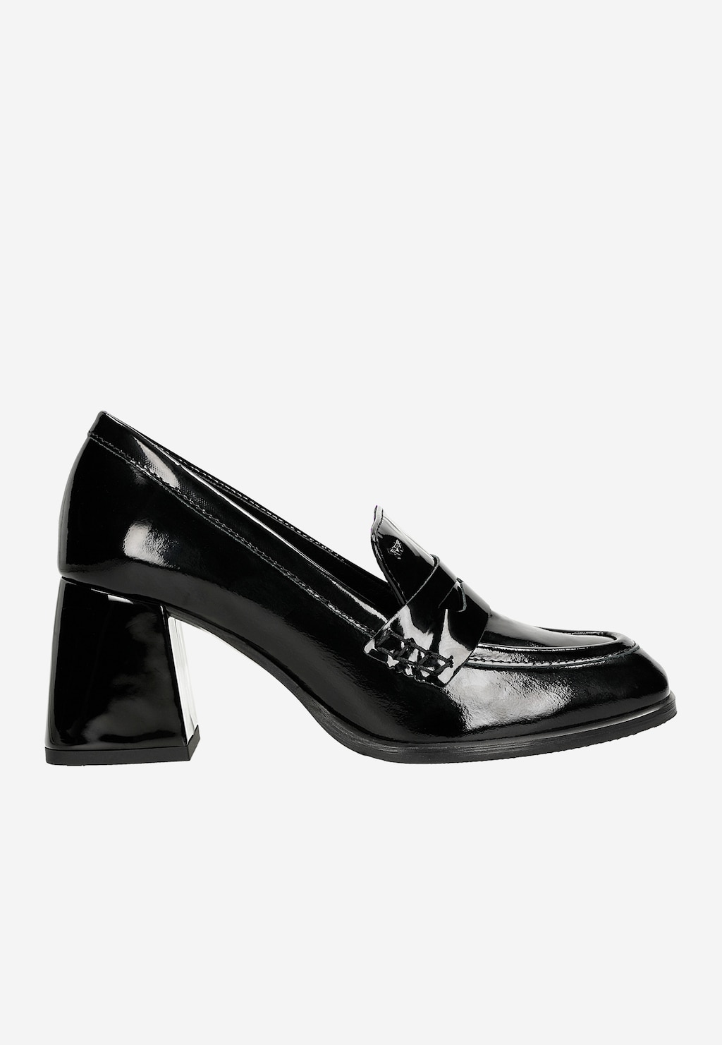 Czarne lakierowane mokasyny damskie Wojas 46204-31 z eleganckim połyskiem, przedstawione z boku, na charakterystycznym, szerokim obcasie, z klasyczną przednią klapką.