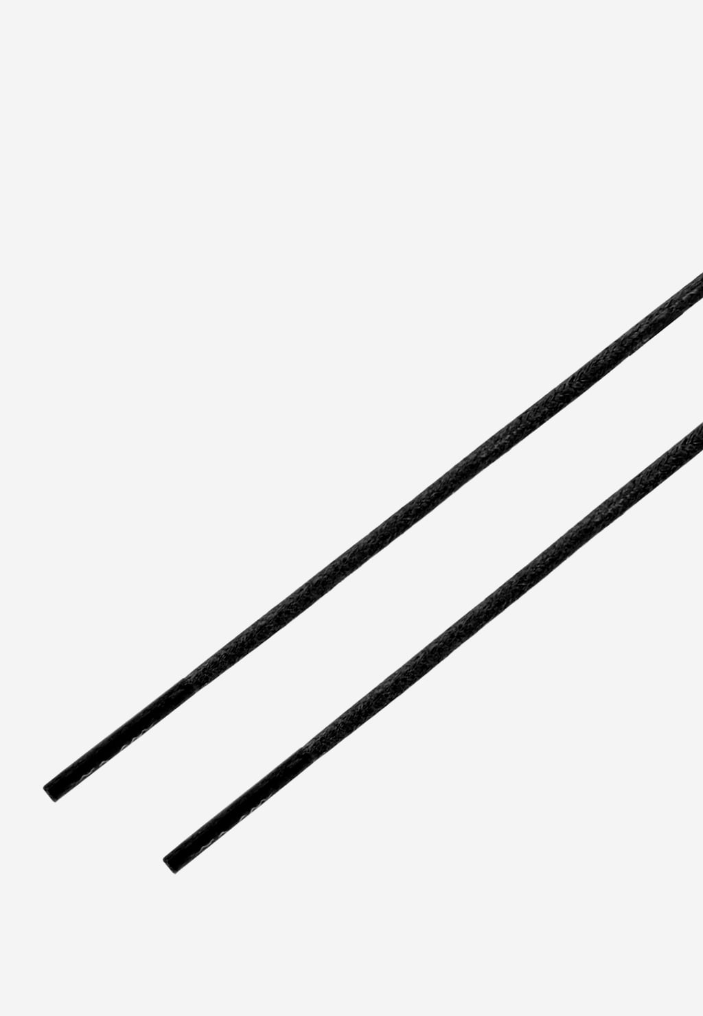 Czarne woskowane sznurowadła Wojas o długości 70cm, model 99502-01, idealne do butów eleganckich, pokazane w zbliżeniu na prostym tle.