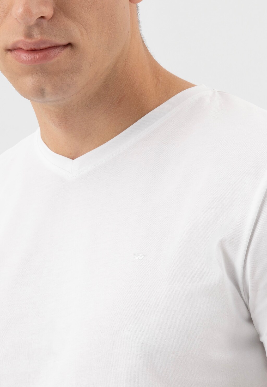 Biała koszulka męska w serek 98004-89 Widok 6