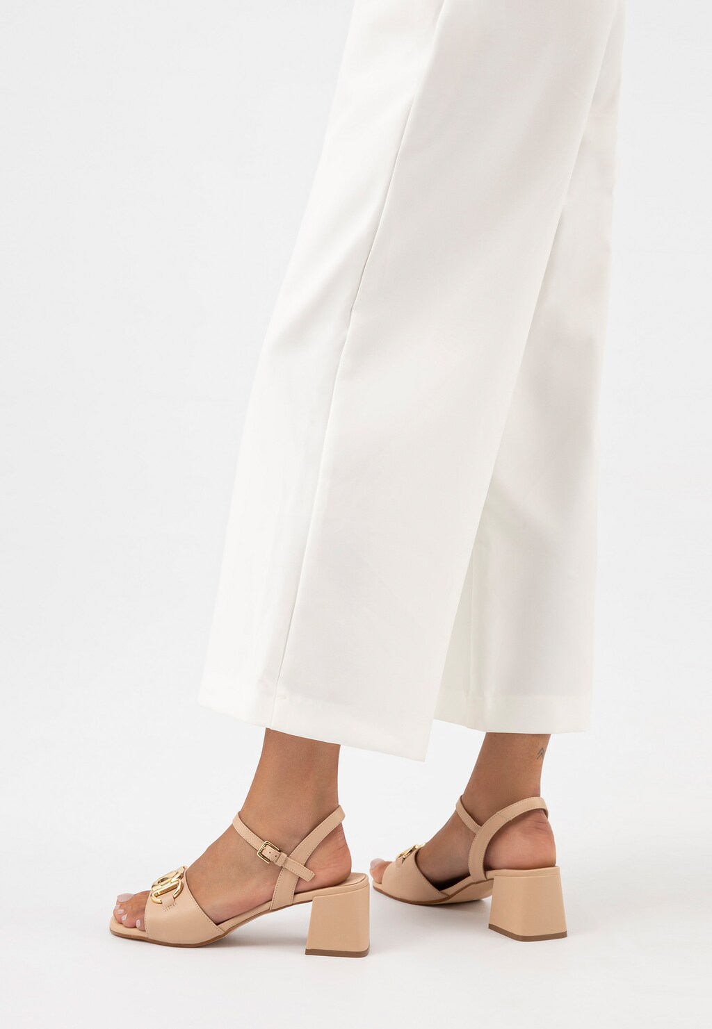 Eleganckie beżowe sandały damskie na obcasie 76124-54 Widok 10