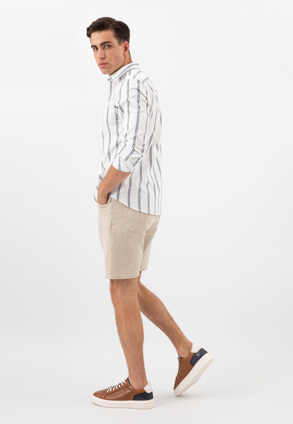 Kožené pánské tenisky ve světle béžové a granátové barvě 10160-53 Widok 7