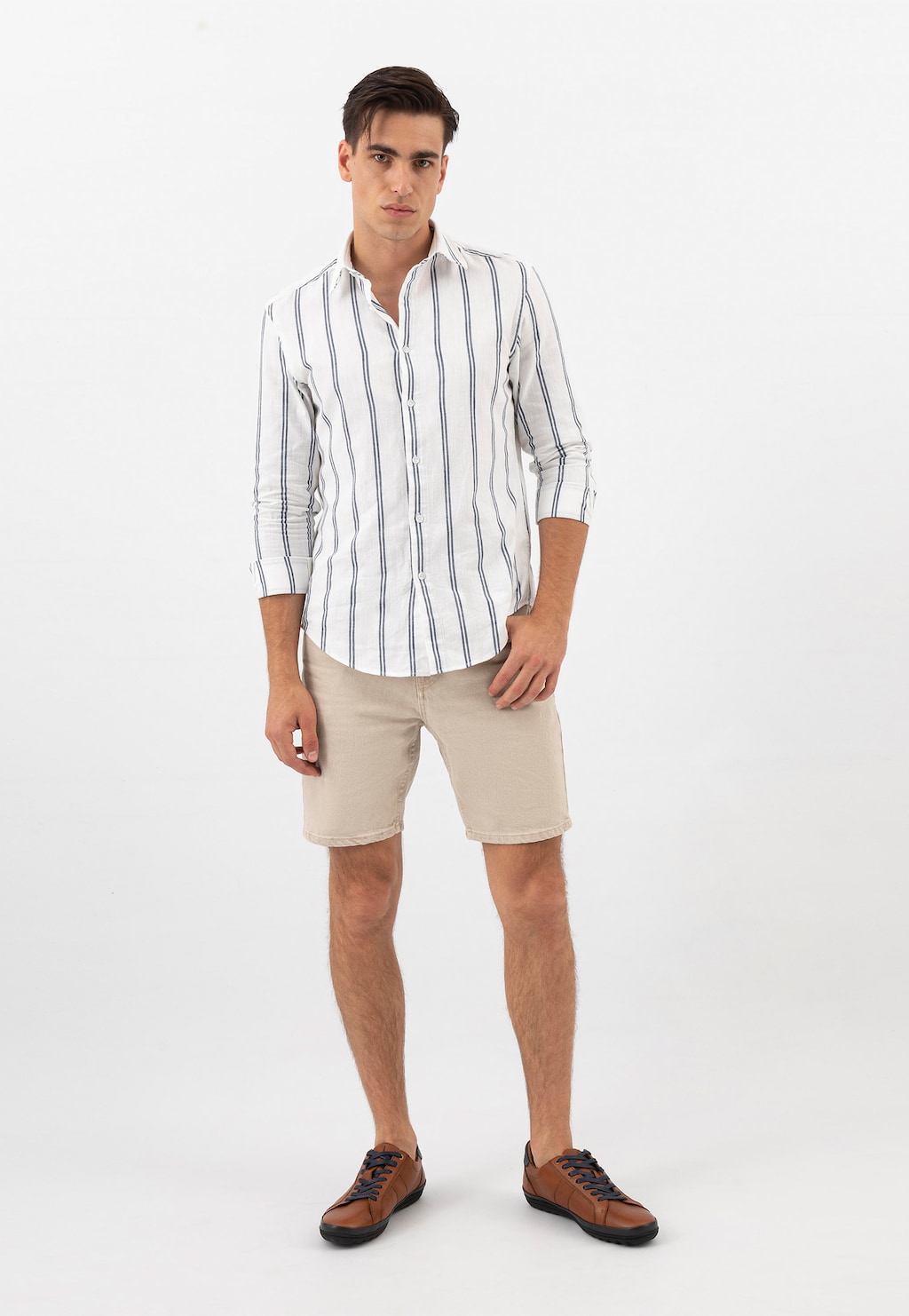 Pánske sneakersy z hnedej kože so šnurovaním 10147-53 Widok 1