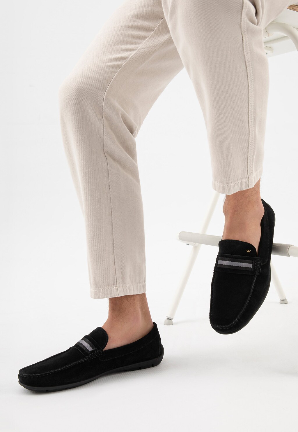 Czarne mokasyny męskie z materiałową ozdobą 10146-61 Widok 8