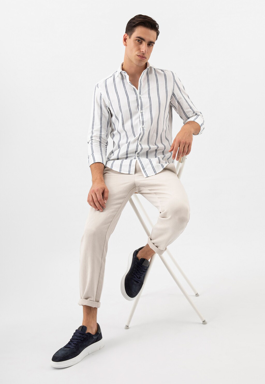 Modré pánské polobotky typu tenisky s bílou podrážkou 10143-76 Widok 1