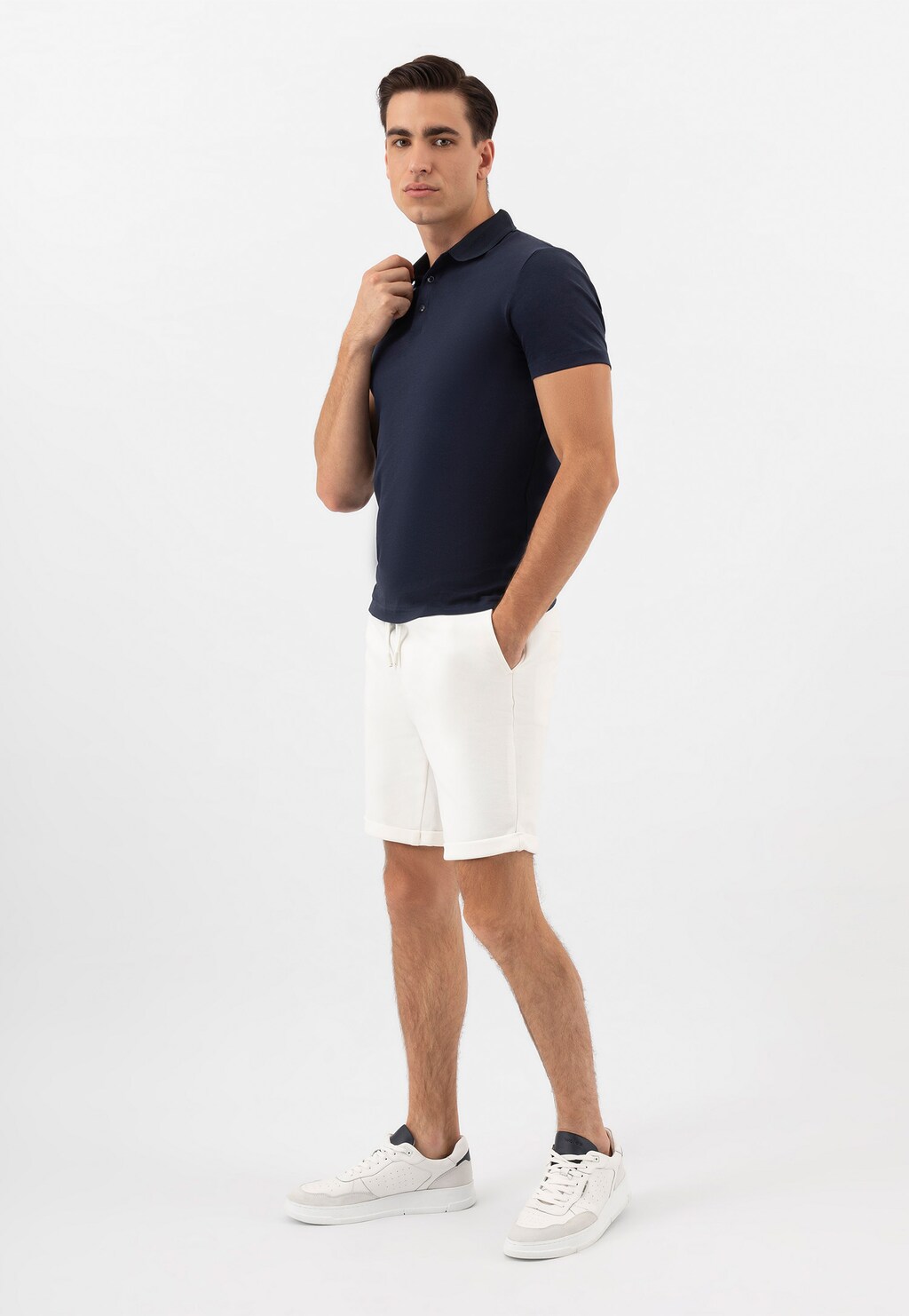 Białe trampki męskie z granatowymi i szarymi wstawkami 10141-79 Widok 7