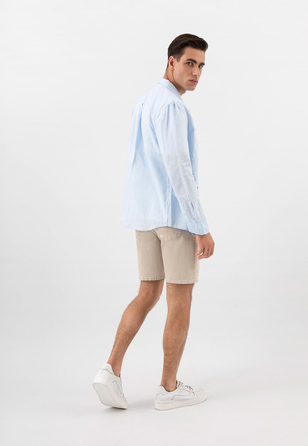 Białe trampki męskie ze skóry licowej 10131-59 Widok 1