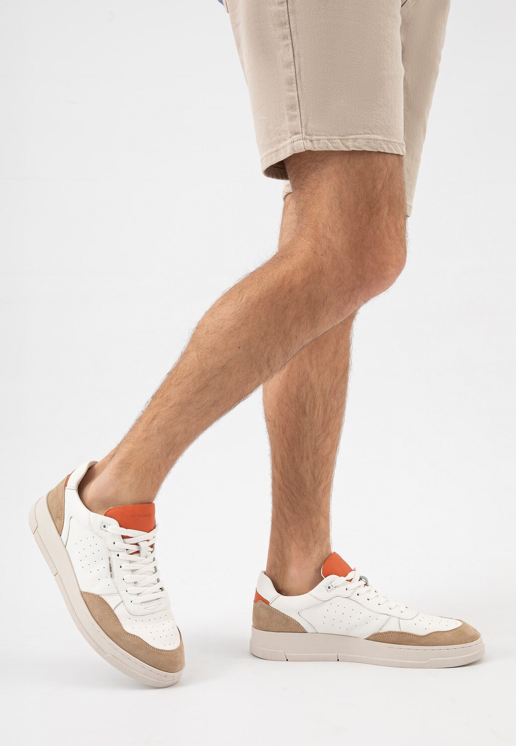 Białe trampki męskie ze skóry naturalnej z pomarańczowymi akcentami 10141-70 Widok 8