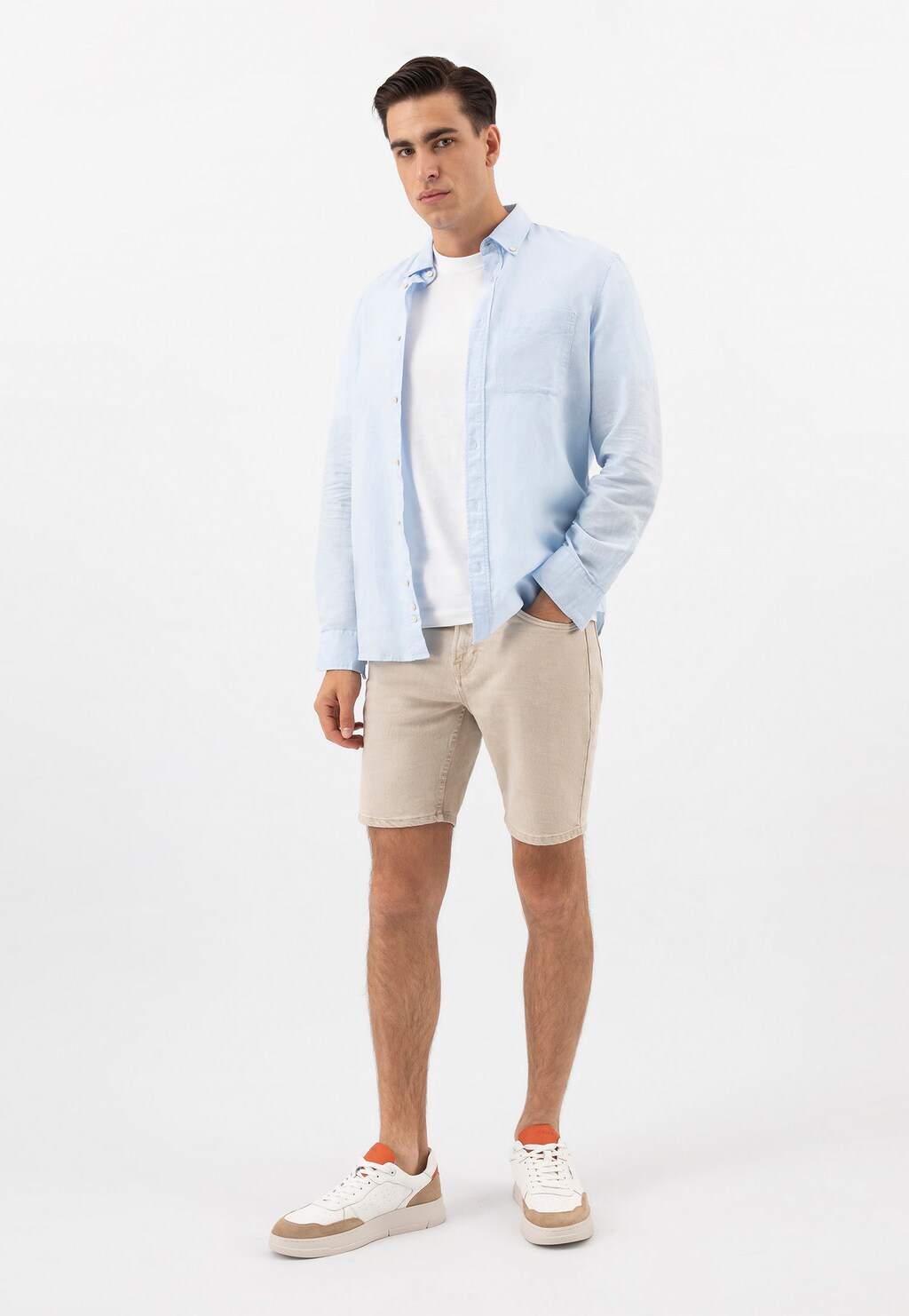 Białe trampki męskie ze skóry naturalnej z pomarańczowymi akcentami 10141-70 Widok 1