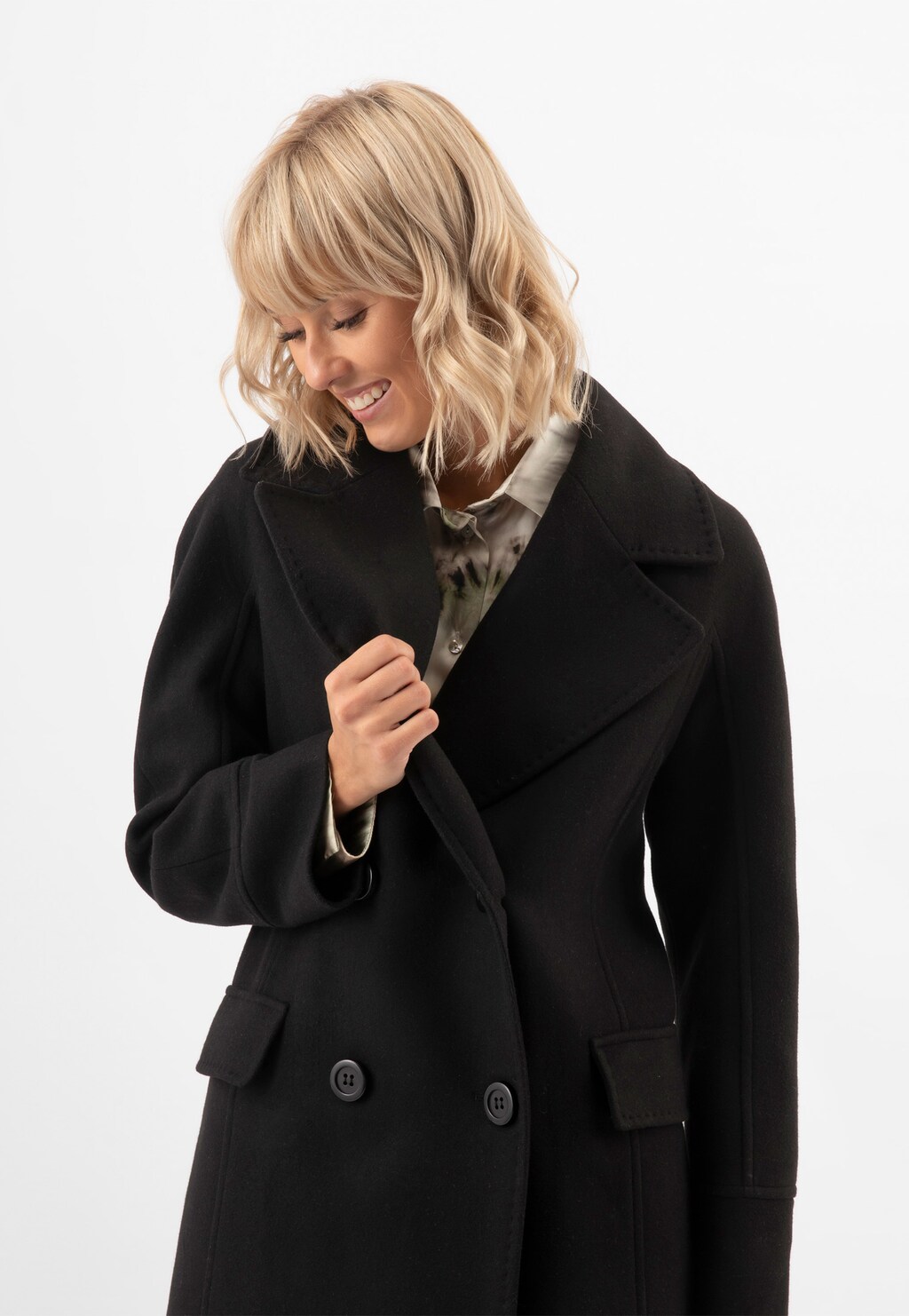 RELAKS czarny długi płaszcz damski R9901641 Widok 2