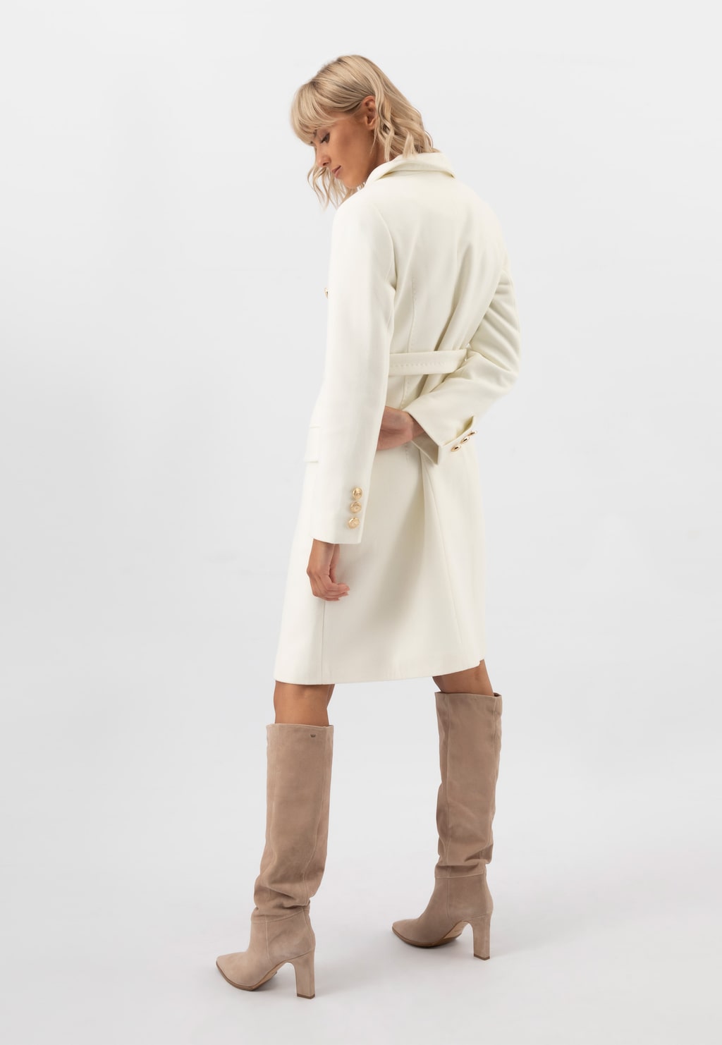 RELAKS płaszcz w kolorze ecru ze złotymi guzikami R99021-49 Widok 4