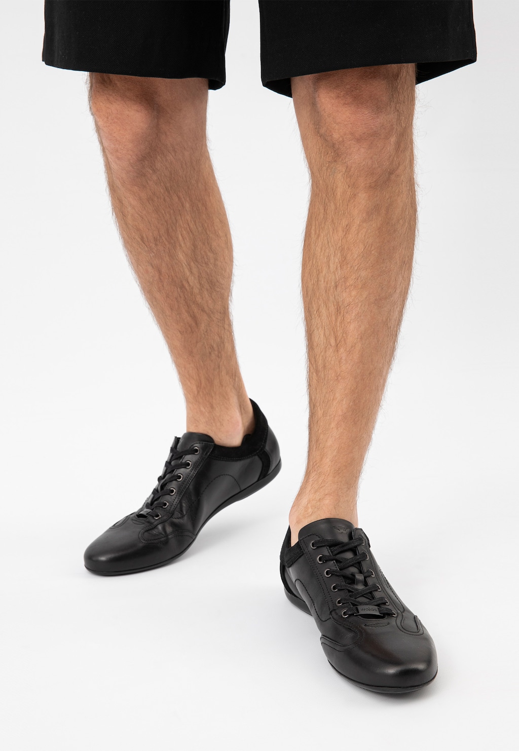 Pohodlnosť v každom kroku v čiernej pánskej športovej obuvi 10024-71 Widok 7