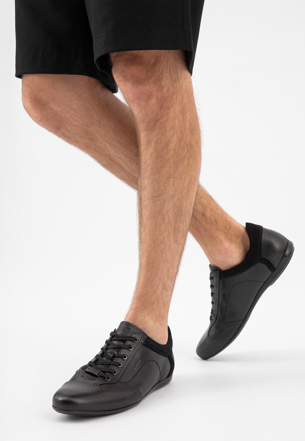 Pohodlnosť v každom kroku v čiernej pánskej športovej obuvi 10024-71 Widok 8