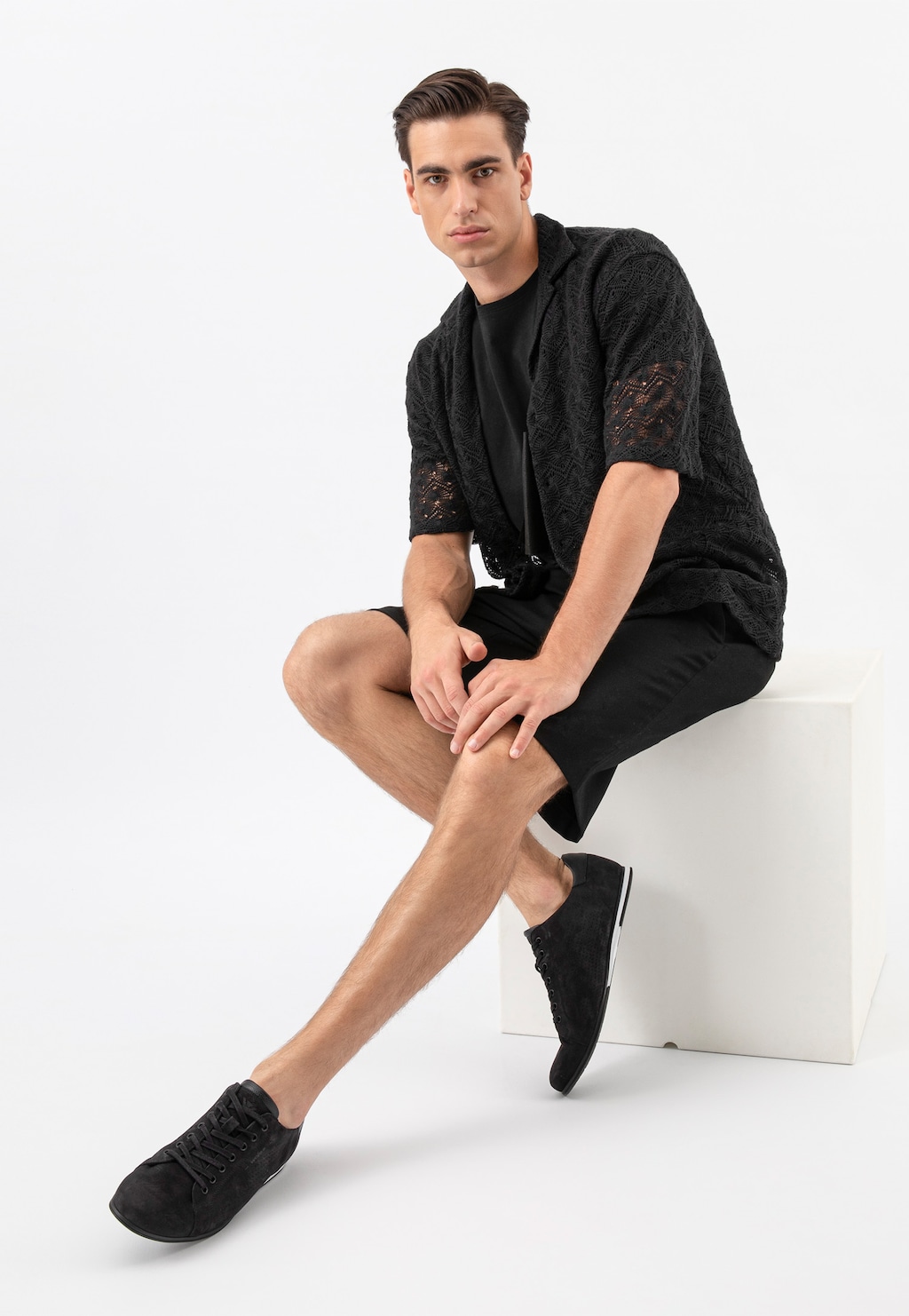 Czarne sneakersy męskie na płaskiej podeszwie 10026-71 Widok 1