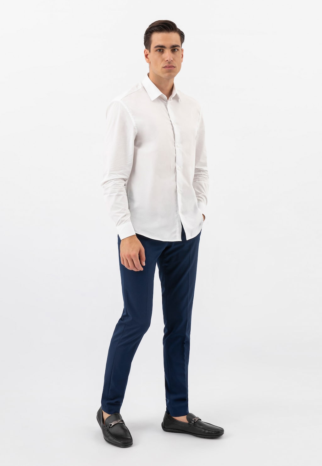 Mokasyny męskie z naturalnej skóry licowej z metalową ozdobą 10102-51 Widok 1