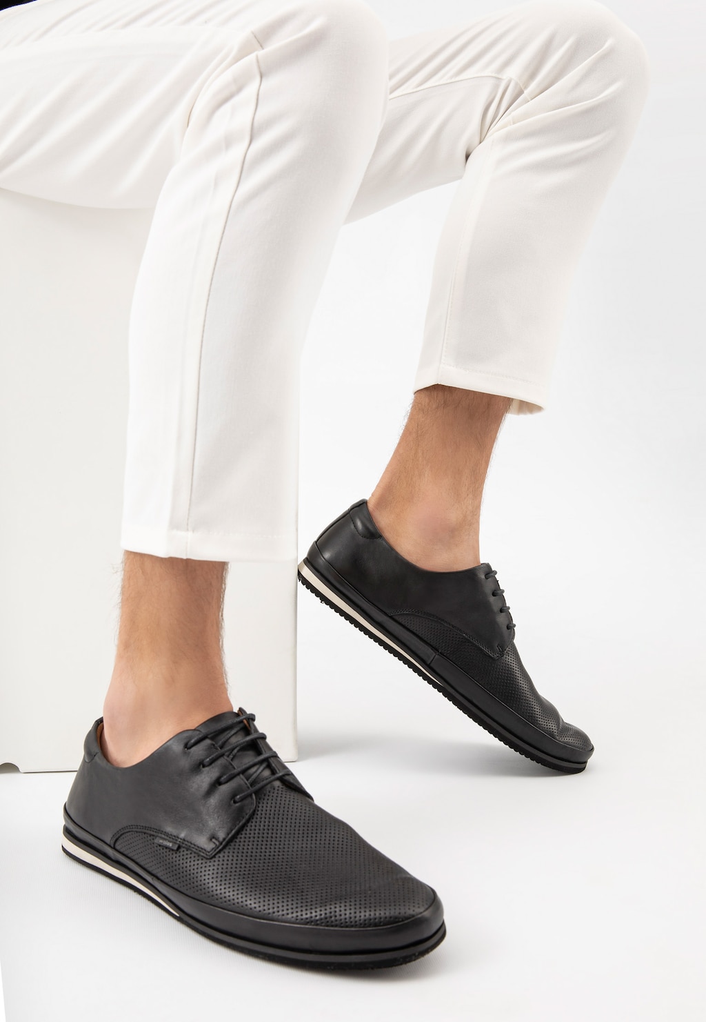 Čierne pánske poltopánky z lícovej kože 10112-51 Widok 8