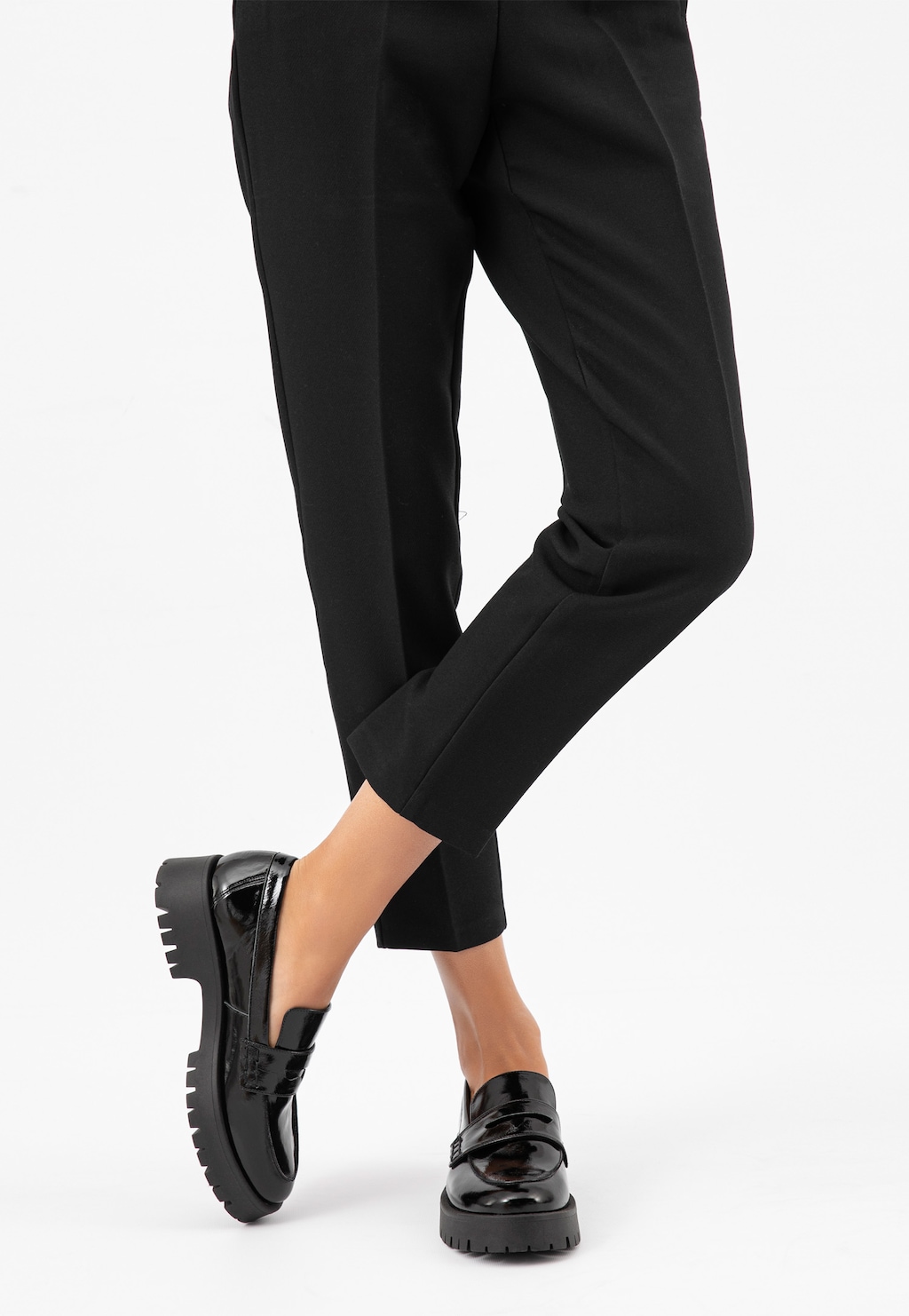 Čierne lakované dámske mokasíny 46124-31 Widok 9