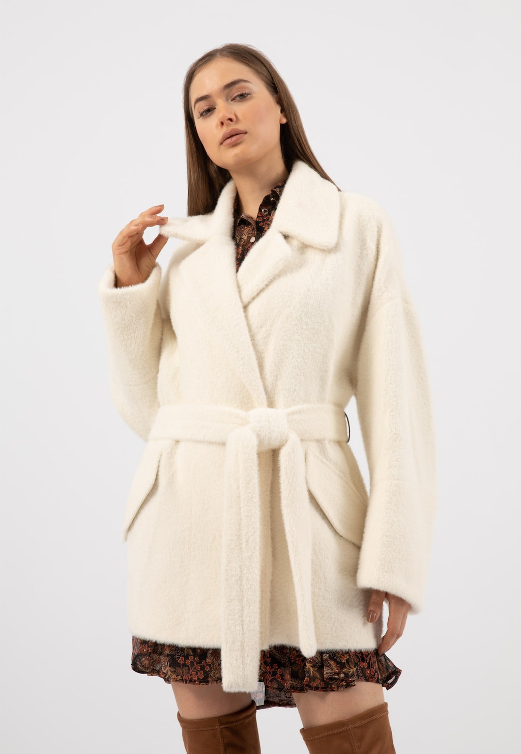 RELAKS krátký chlupatý dámský kabát v barvě ecru R9902349 Widok 4