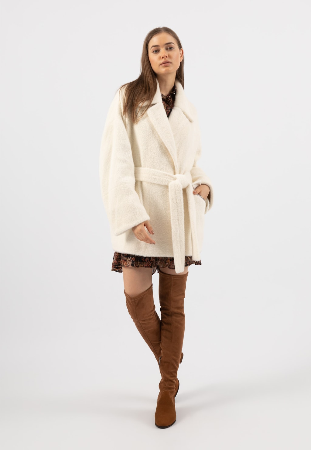 RELAKS krátký chlupatý dámský kabát v barvě ecru R9902349 Widok 5