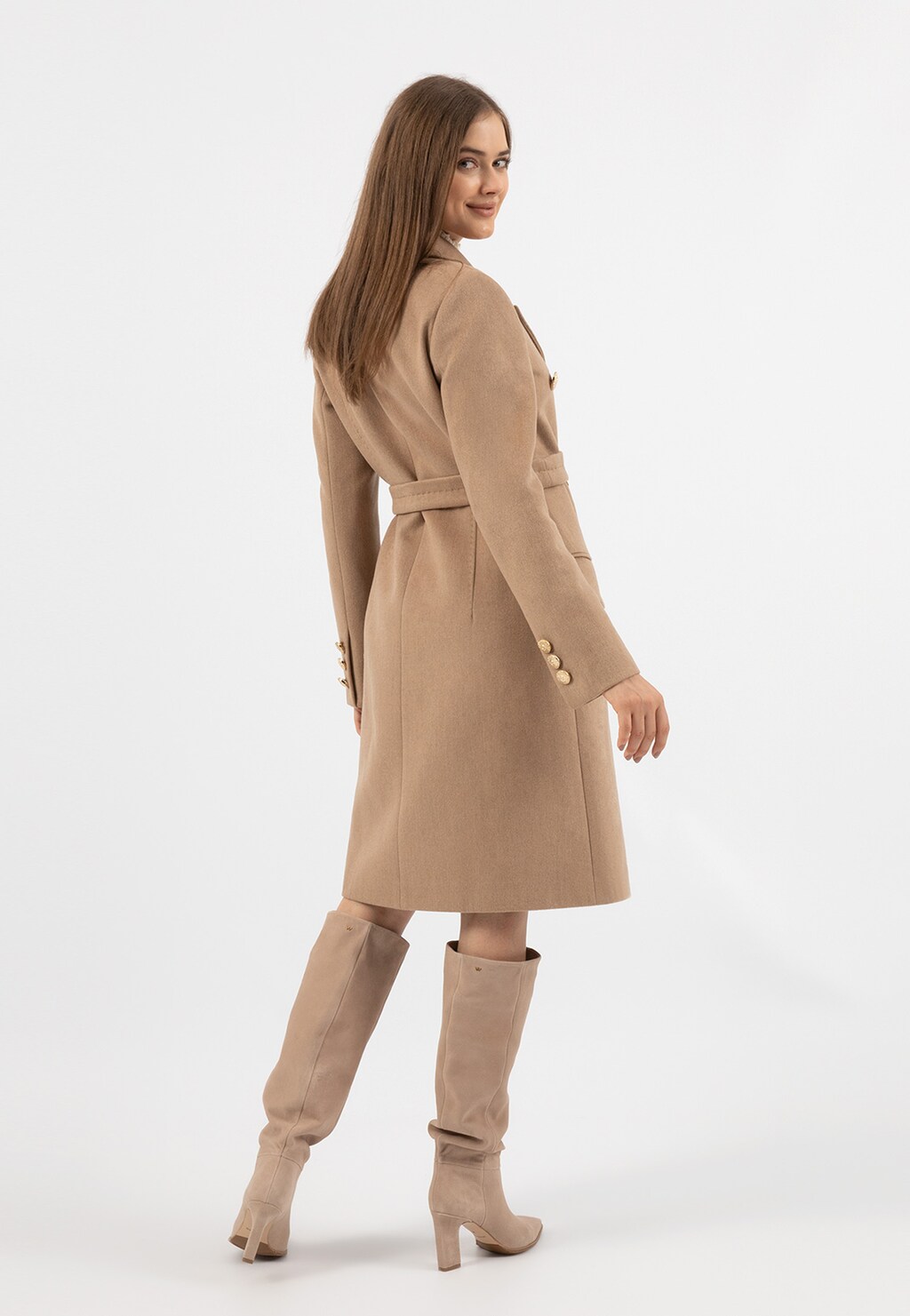 RELAKS elegantný béžový dámsky kabát so zlatými gombíkmi R99021-44 Widok 7