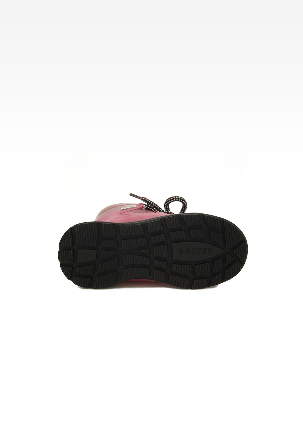 Podeszwa bucika dziecięcego Soft BARTEK 14035104 w kolorze różowym dla dziewczynki, widoczna od spodu z charakterystycznym bieżnikiem i logo marki Bartek.
