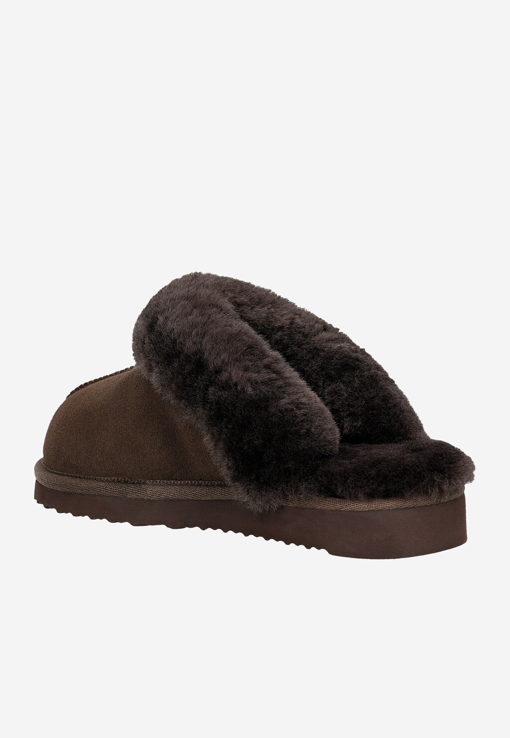 Ciemnobrązowy wsuwany kapec RELAKS model R34001-62 z wełną merino, widoczny z boku. Futrzane wykończenie otacza wnętrze i krawędzie, na grubej podeszwie.